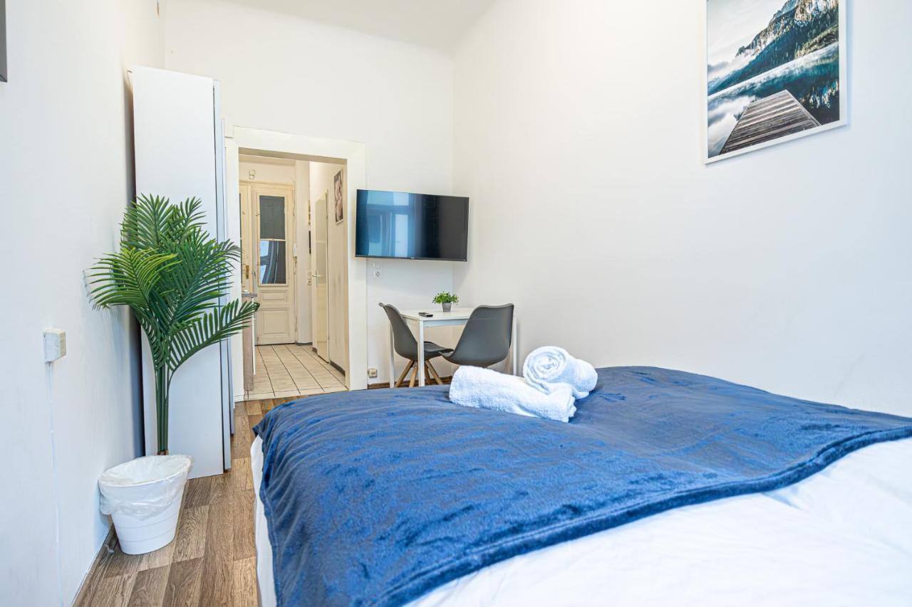 Modern Comforts: Chic Studio Apt Centrally Located Wina Bagian luar foto