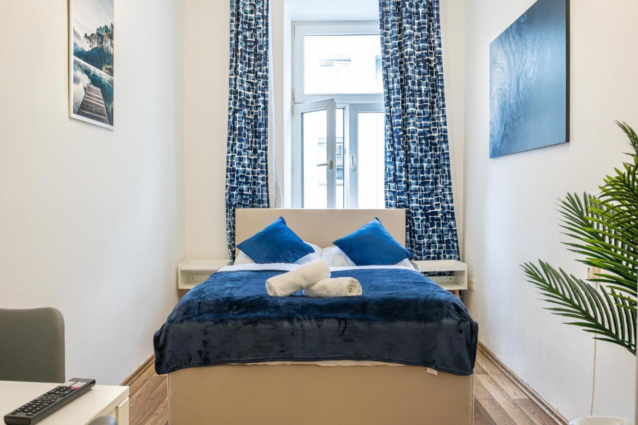 Modern Comforts: Chic Studio Apt Centrally Located Wina Bagian luar foto