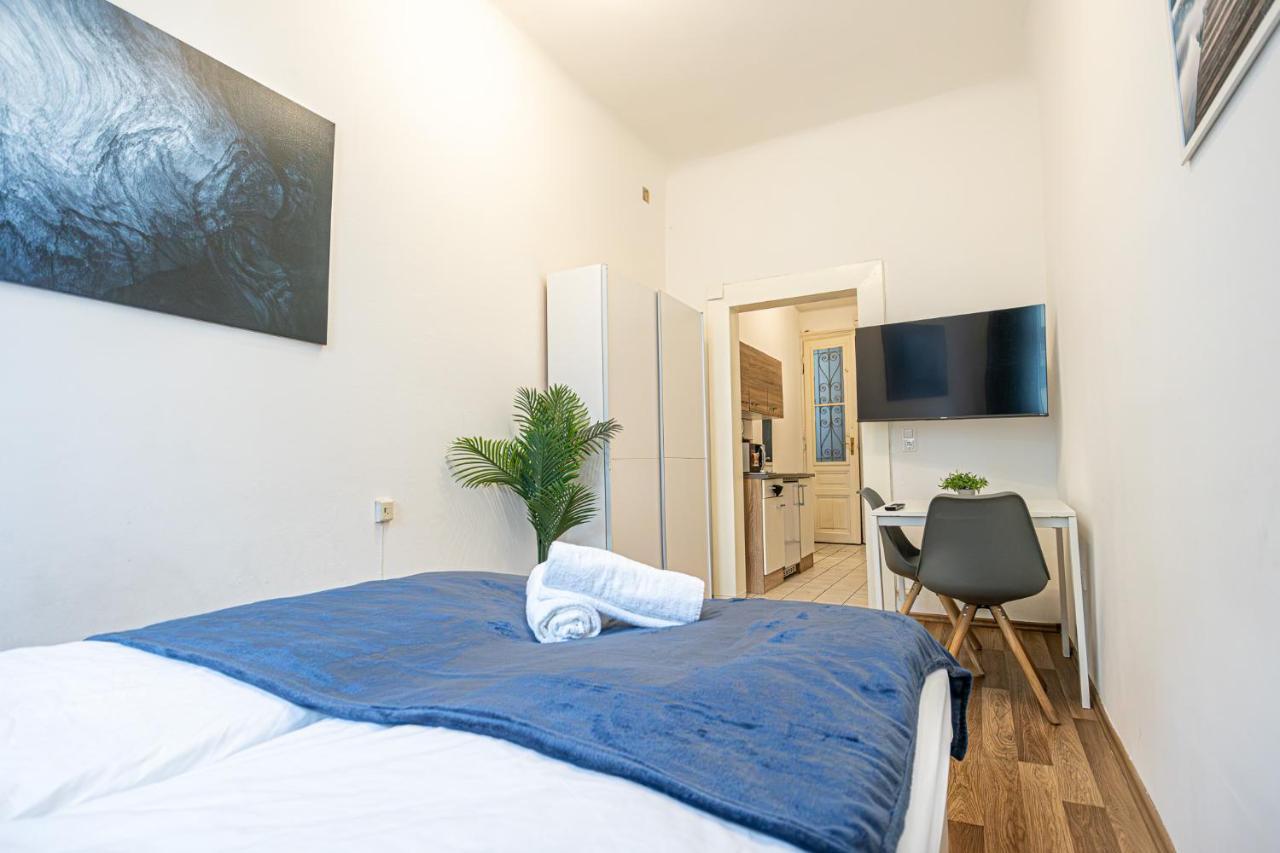Modern Comforts: Chic Studio Apt Centrally Located Wina Bagian luar foto