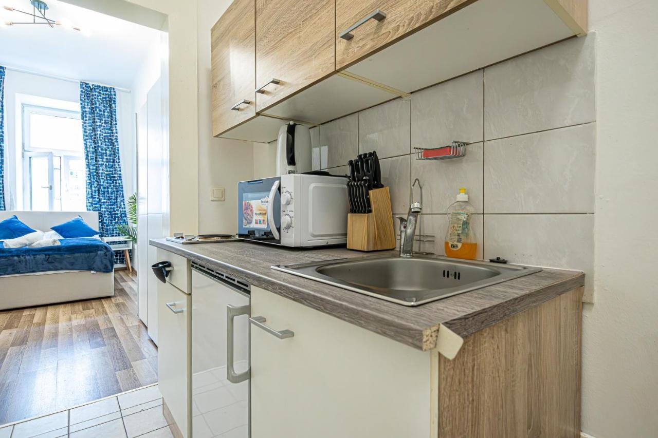 Modern Comforts: Chic Studio Apt Centrally Located Wina Bagian luar foto